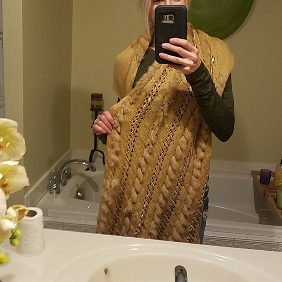 Wool blend fur scarf wrap with pocket - Picture 2 of 6